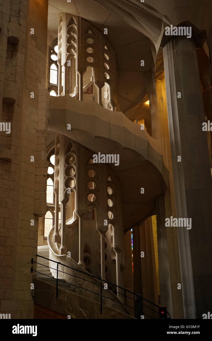 Détails de l'intérieur de la Basílica JE Temple de la Sagrada Família expiatoire, une église catholique romaine de Barcelone, conçu par l'architecte espagnol Antoni Gaudí (1852-1926). En date du 21e siècle Banque D'Images