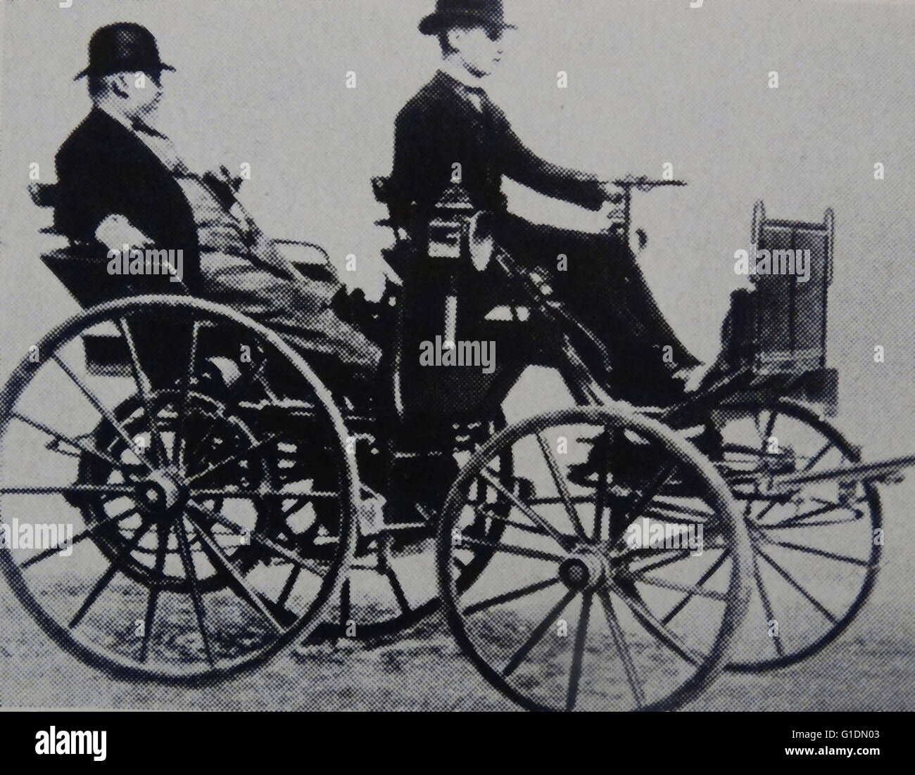 Impression photographique de Gottlieb Daimler (1834-1900) ingénieur, designer industriel et industriel né à Schorndorf, dans le premier moteur à essence à haute vitesse et la première automobile à quatre roues motrices. En date du 19e siècle Banque D'Images