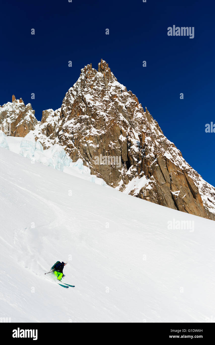 Europe, France, Haute Savoie, Rhône-Alpes, Chamonix, le ski sur la Vallée Blanche ski hors piste Banque D'Images