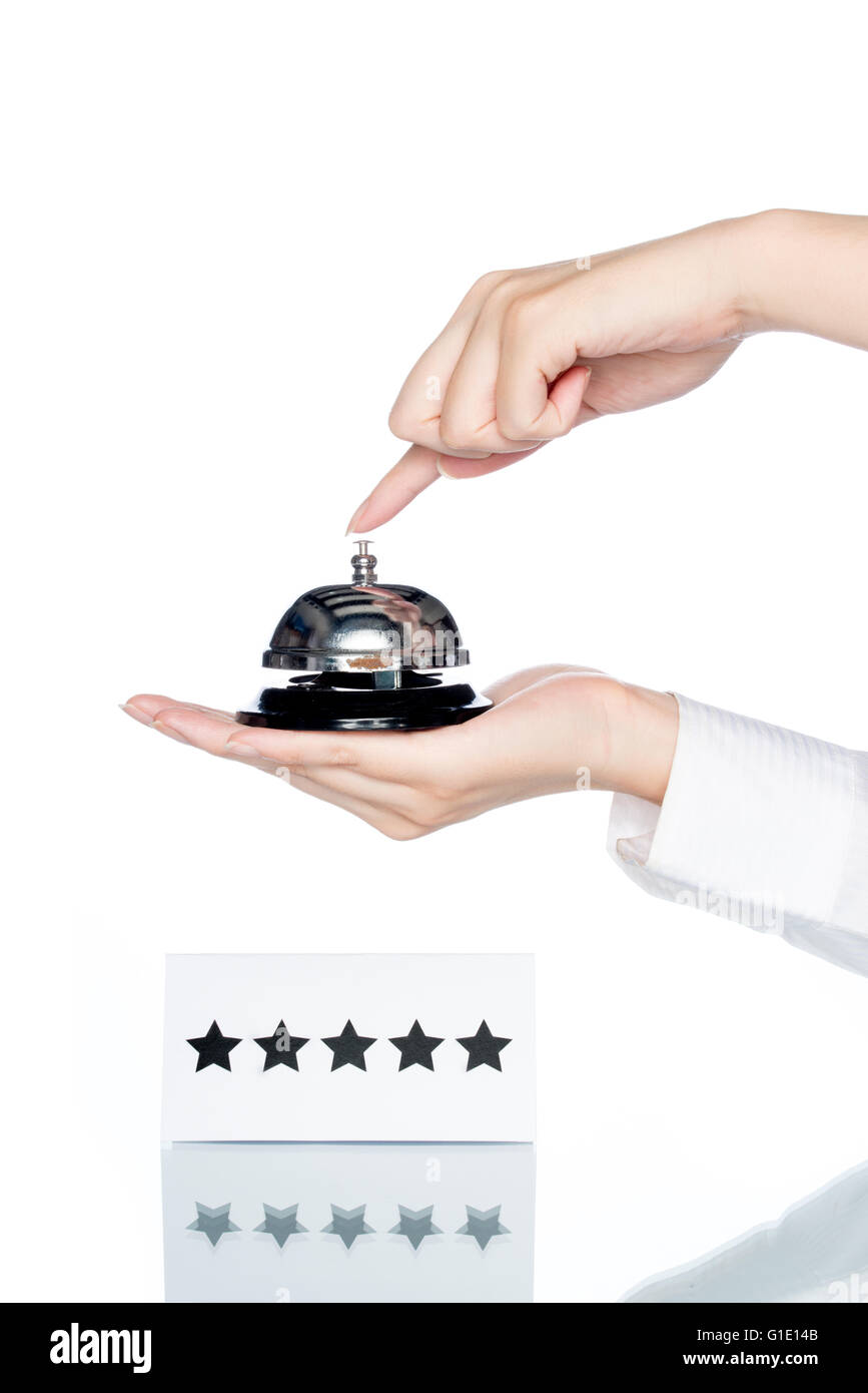 Woman hand holding bell Service cinq étoiles avec carte forme sur fond blanc Banque D'Images