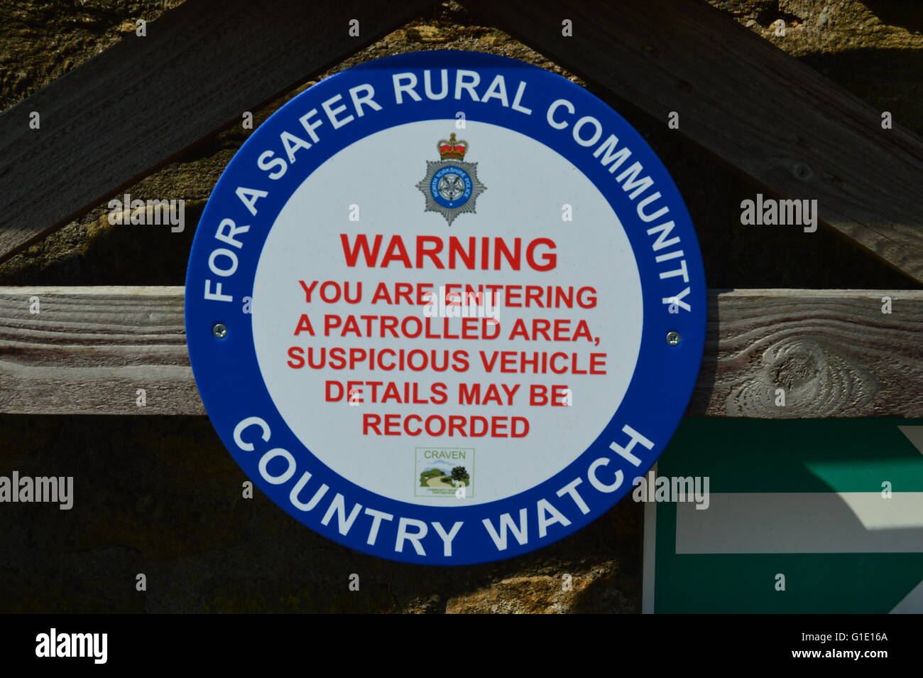 Pays Watch panneau d'avertissement, à la sécurité de notre communauté rurale. Aramits Skipton North Yorkshire Banque D'Images