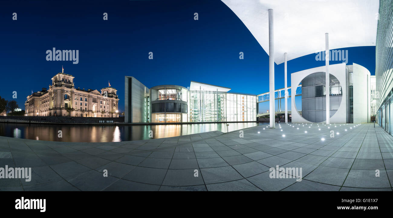 Vue de la nuit de l'édifice du parlement Reichstag, Paul et Marie Elisabeth Lobe Haus Luders ( Lueders) Haus Édifices gouvernementaux Banque D'Images
