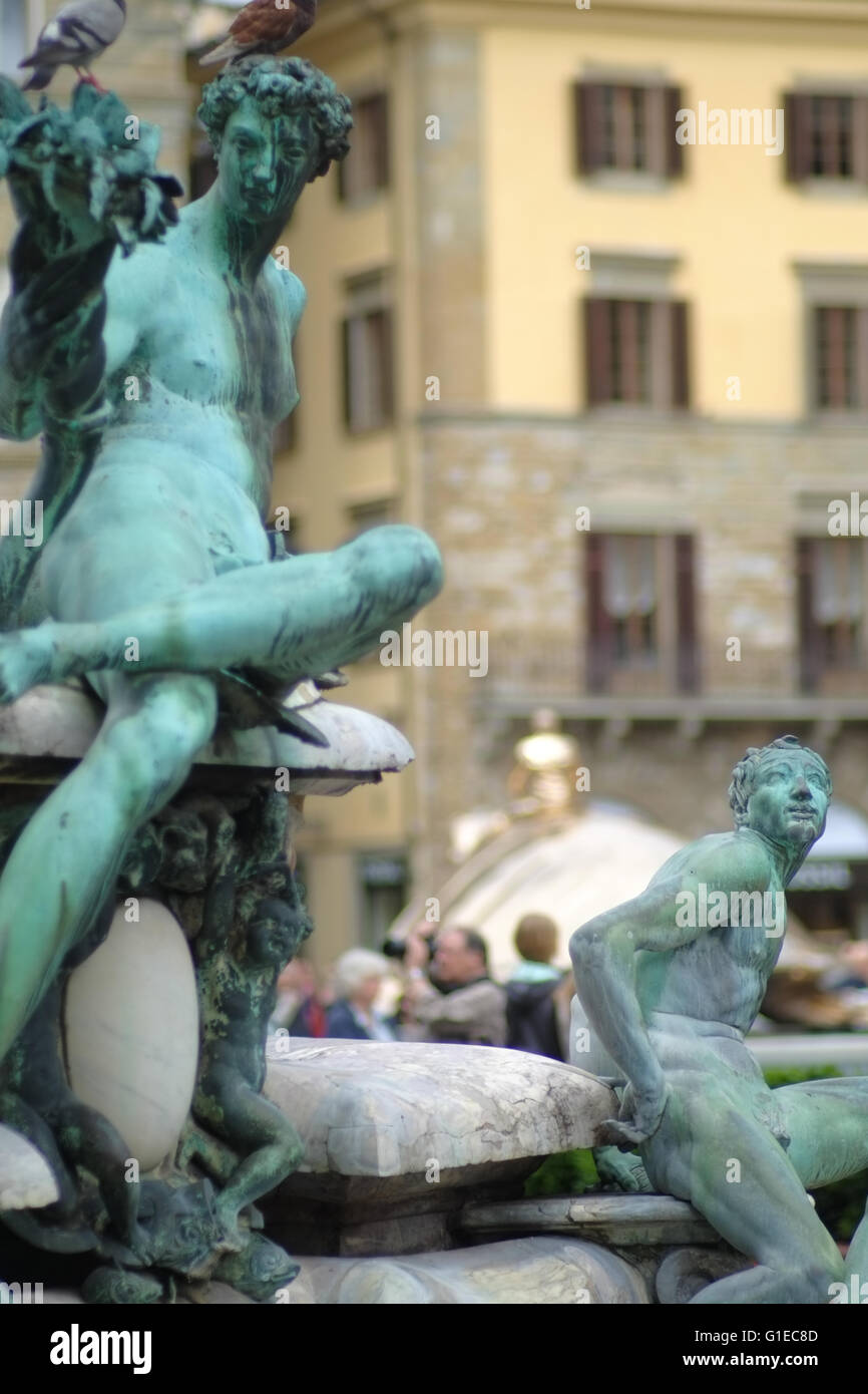 Florence, Italie. 14 mai, 2016. Jan Fabre à Florence. Les gardiens spirituels de l'exposition. La recherche d'Utopia tortue dans la célèbre Piazza della Signoria. L'Italie. Credit : lorenzo codacci/Alamy Live News Banque D'Images