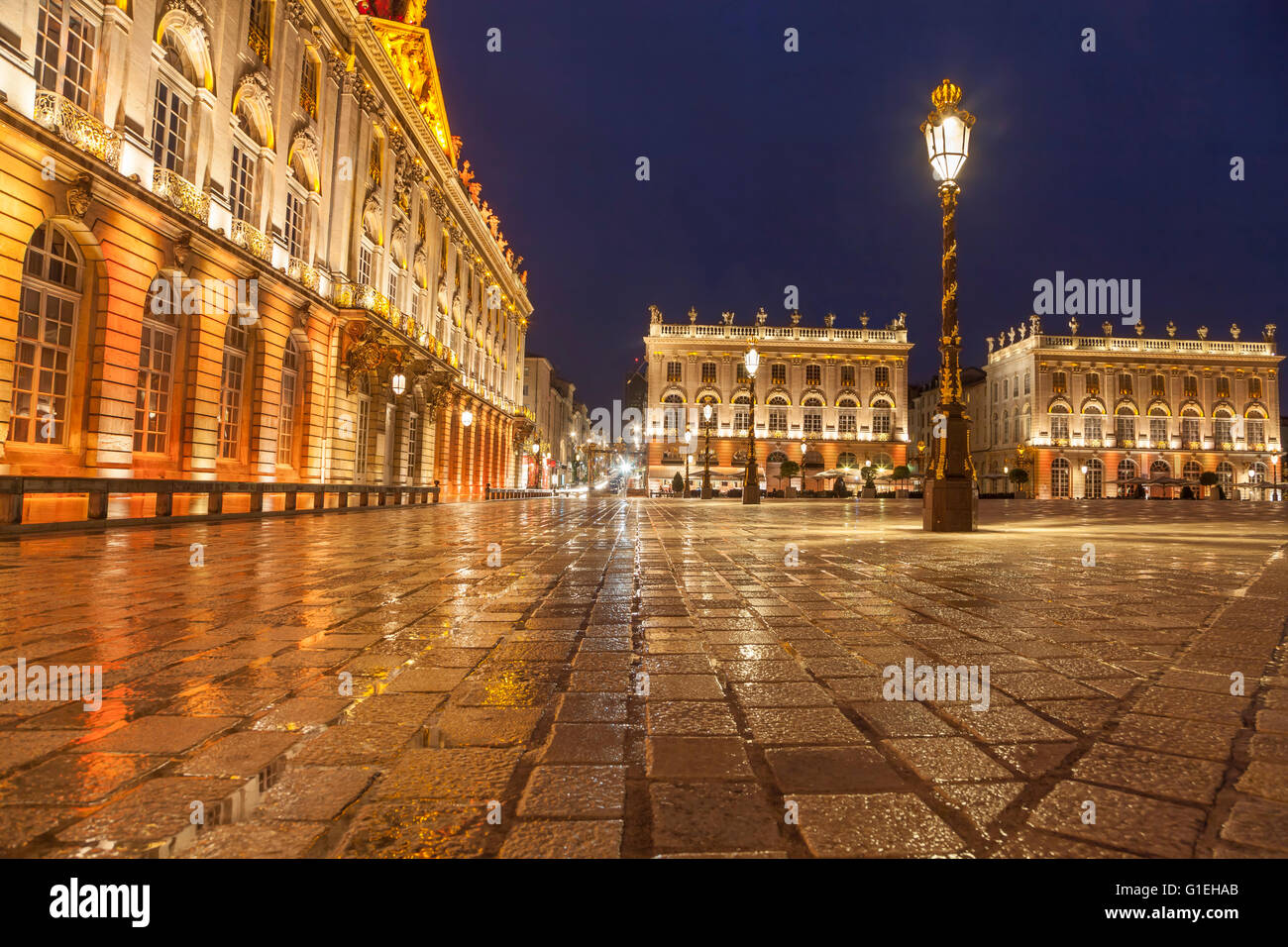 Soir de pluie à la place Stanislas, Nancy, France Banque D'Images