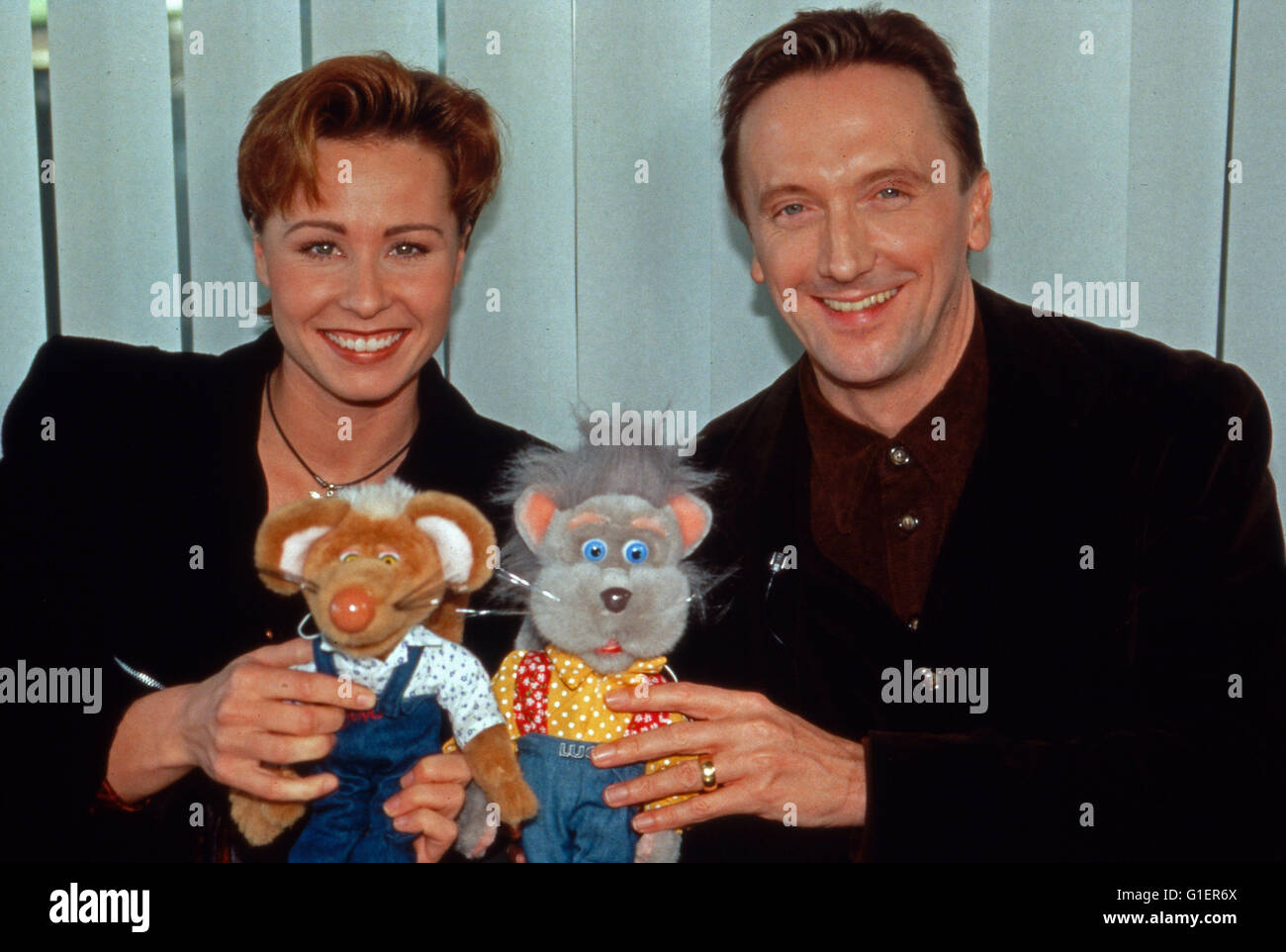 Bim Bam Bino, Kinderfernsehserie, Deutschland 1988 - 1998, Moderatorin Sonja Zietlow mit Marius Müller Westernhagen und von Plüschpuppen Bino und Lucy Banque D'Images