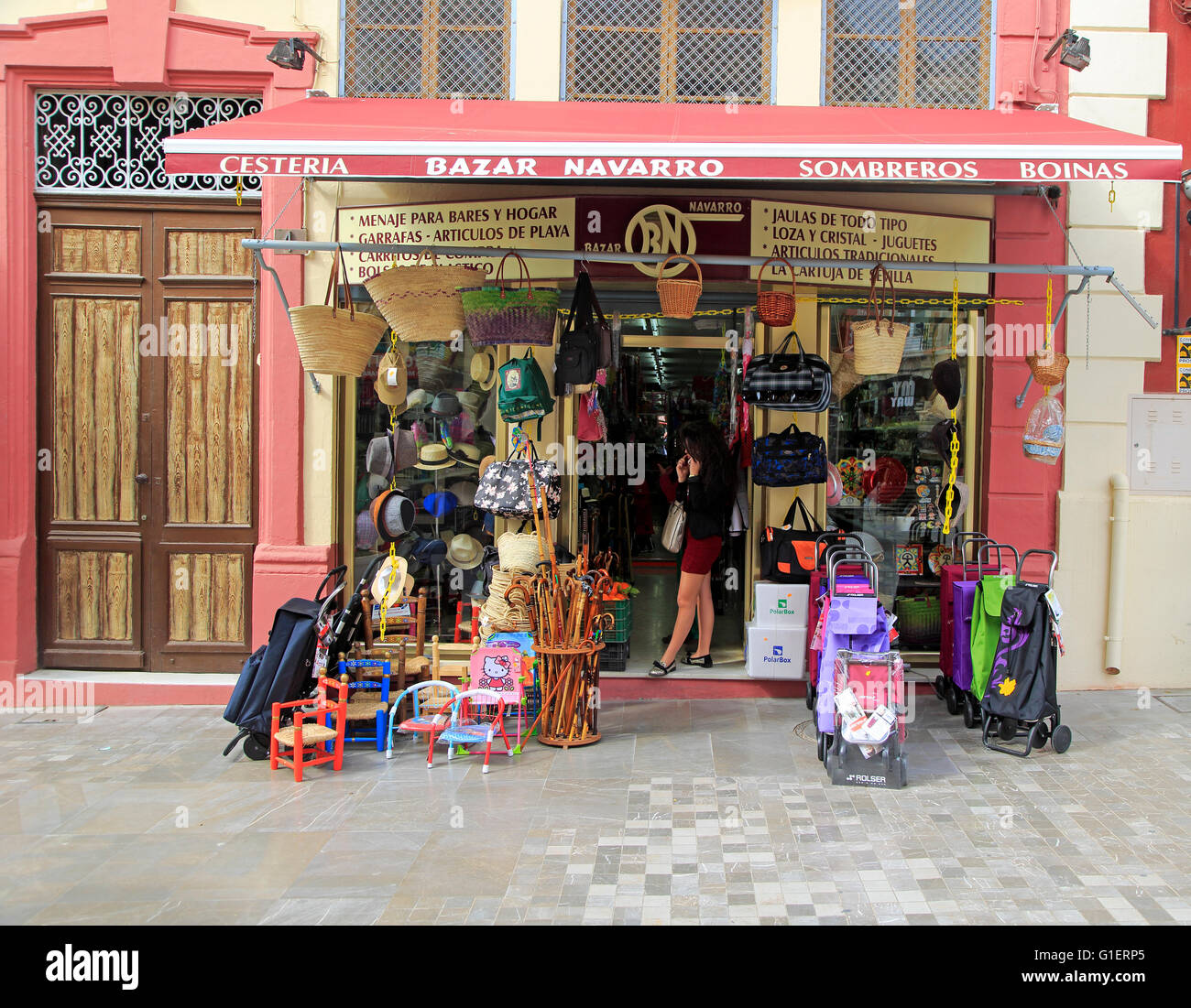 Petite boutique dans le centre-ville d'Almeria, Espagne Banque D'Images