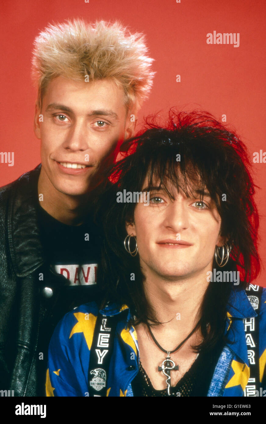 Farin Urlaub (liens) und Bela B von der deutschen Punkrockband 'Die Ärzte', Deutschland 1980 er Jahre. Farin Urlaub (à gauche) et Bela B du groupe punk rock allemand 'Die Aerzte', l'Allemagne des années 1980. Banque D'Images