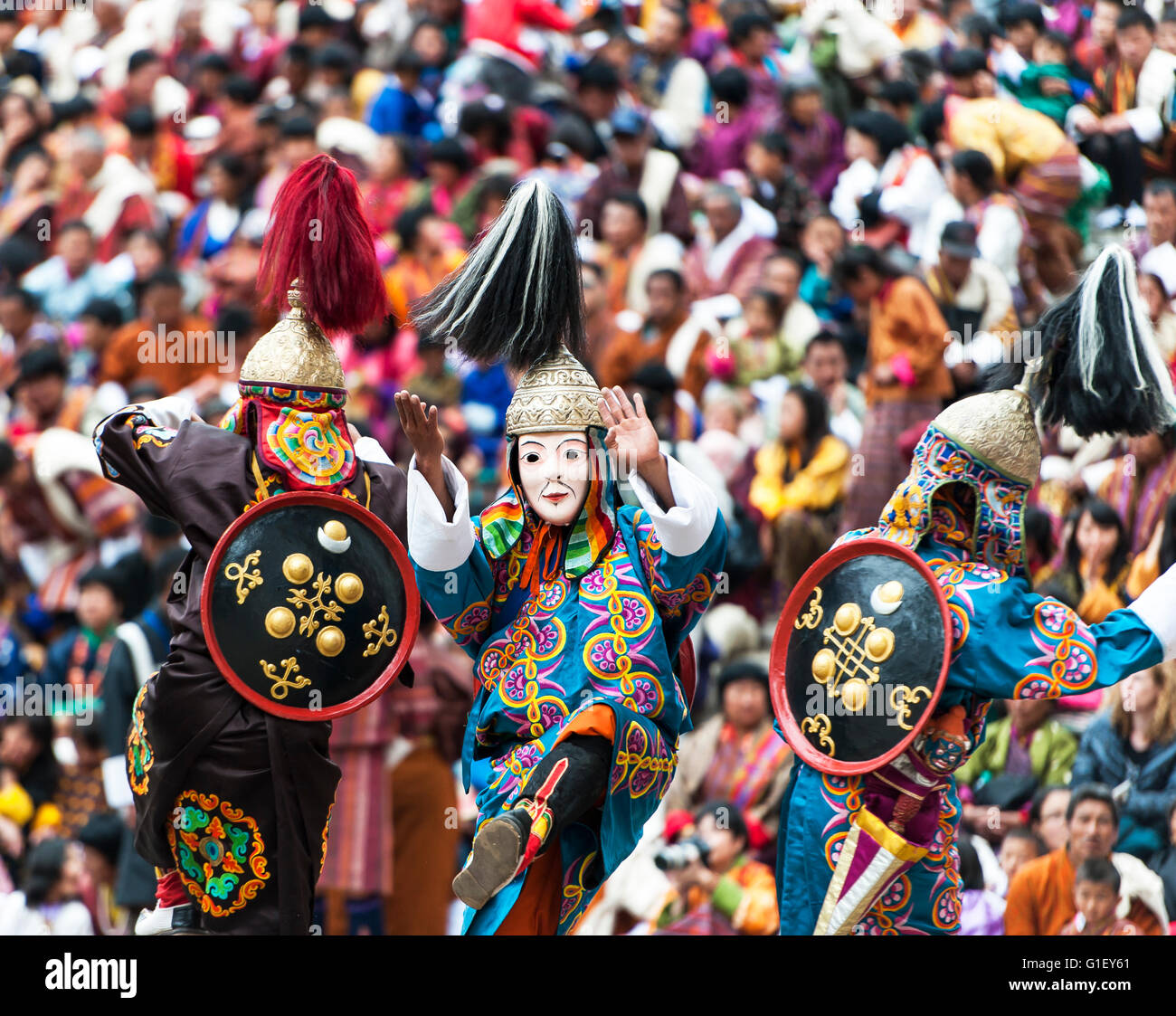 Dancers performing à Paro Bhoutan festival religieux Banque D'Images