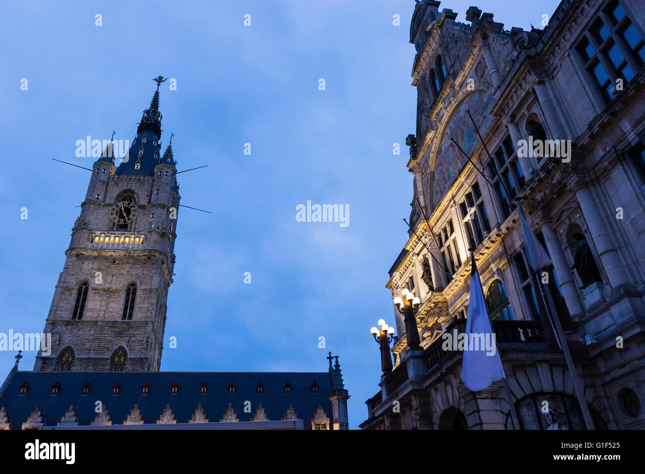 Beffroi de Gand en Belgique dans la soirée Banque D'Images