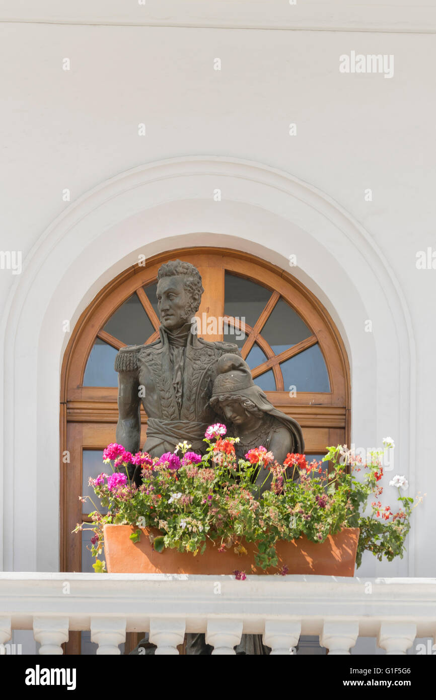 QUITO, EQUATEUR, octobre - 2015 - Low angle view of sculpture monument de l'indépendance hero San Martin. Banque D'Images