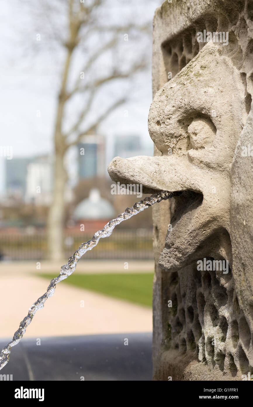 La Sculpture d'un poisson, fontaine d'eau potable Banque D'Images