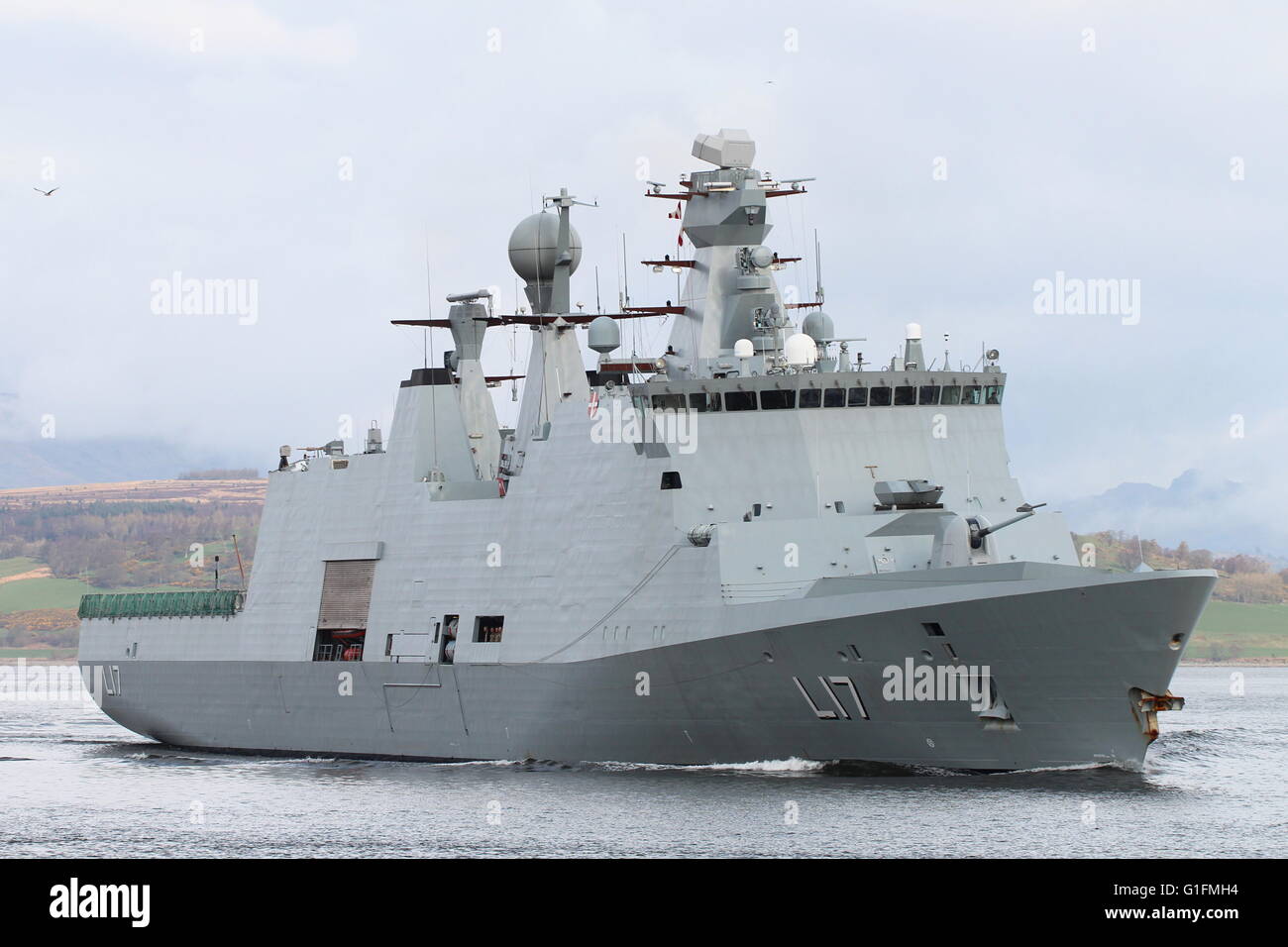 KDM Esbern Snare (L17), une classe d'Absalon navire de commandement et de soutien de la marine danoise, arrive pour l'exercice Joint Warrior 16-1. Banque D'Images