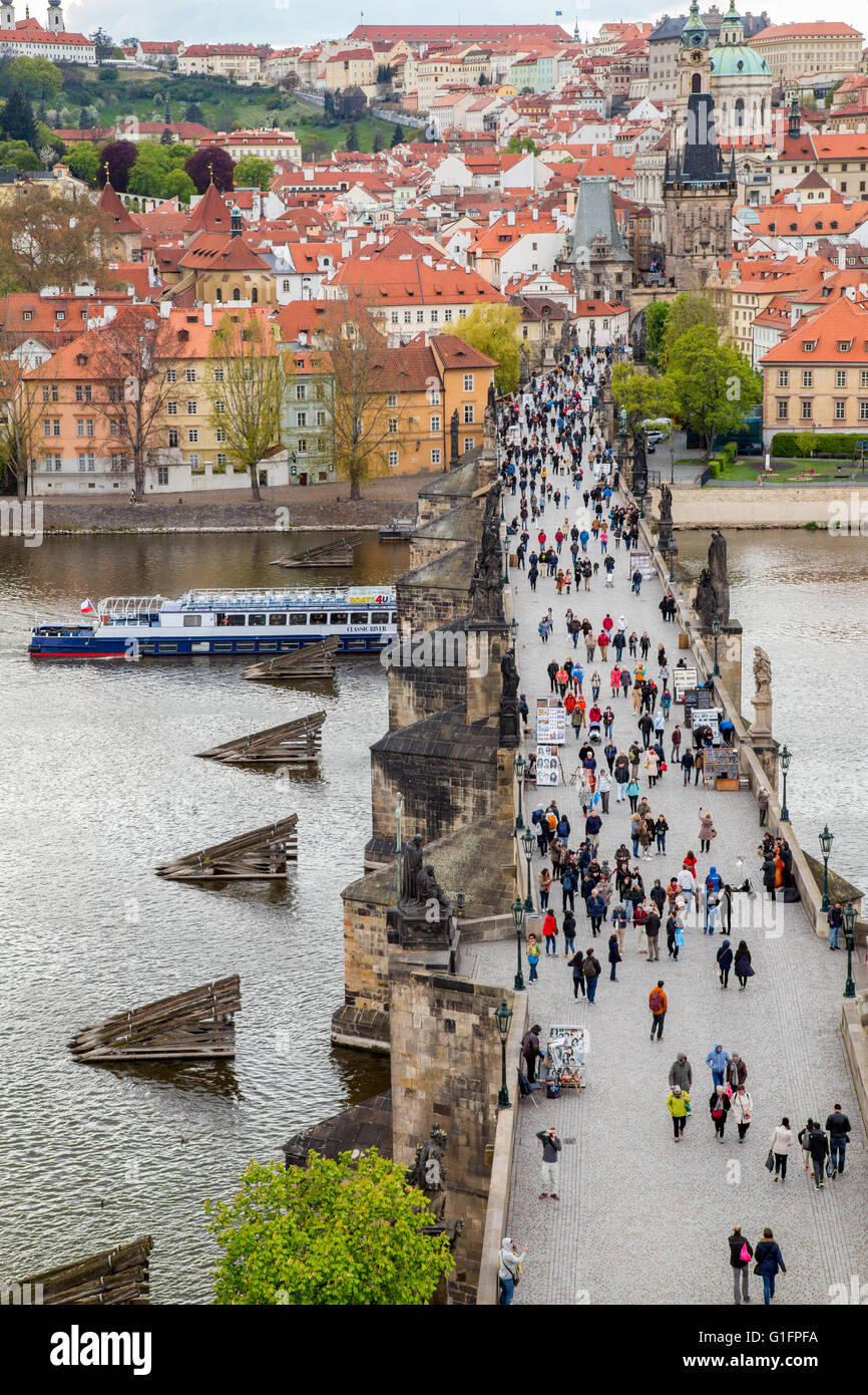 Le Pont Charles traversant la rivière Vltava à Prague, République Tchèque Banque D'Images