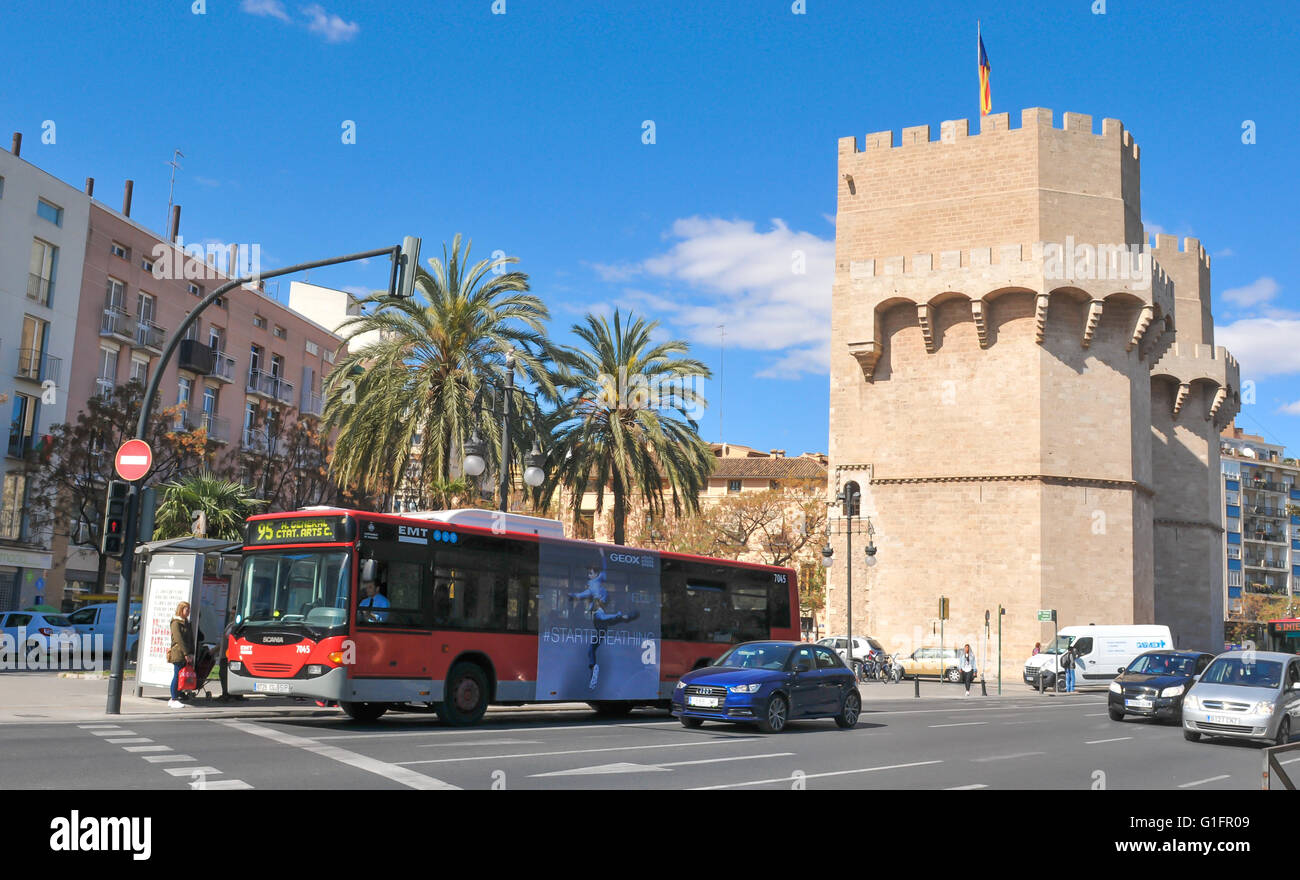 Valencia, Espagne - 30 mars 2016 : Des tours de Serrano, étape majeure dans la région de Valence, la troisième population de taille Banque D'Images
