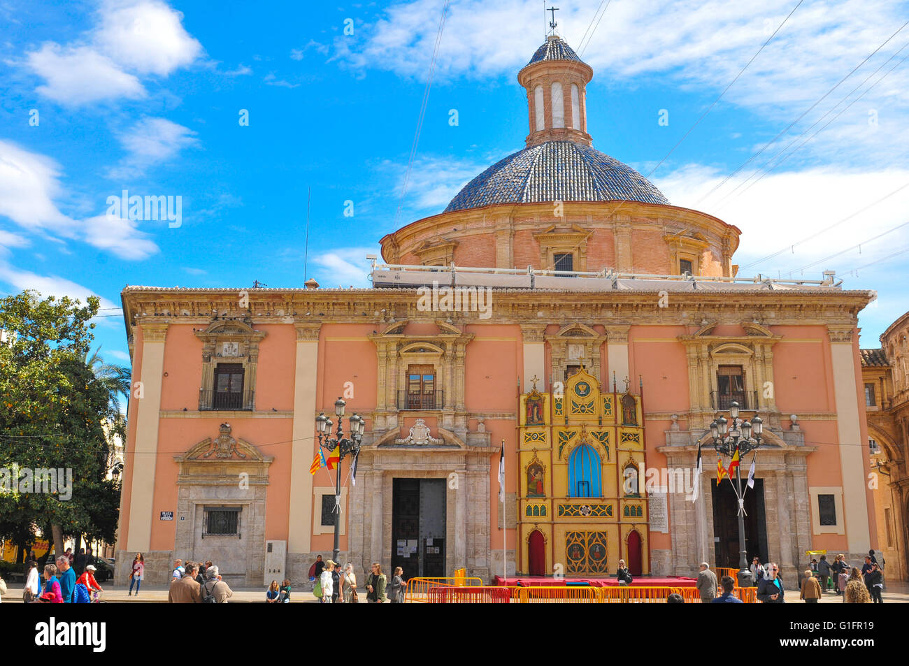 Valencia, Espagne - 30 mars 2016 : Vue de la cathédrale Saint Mary donnant sur la place principale de Valence, la troisième taille populatio Banque D'Images
