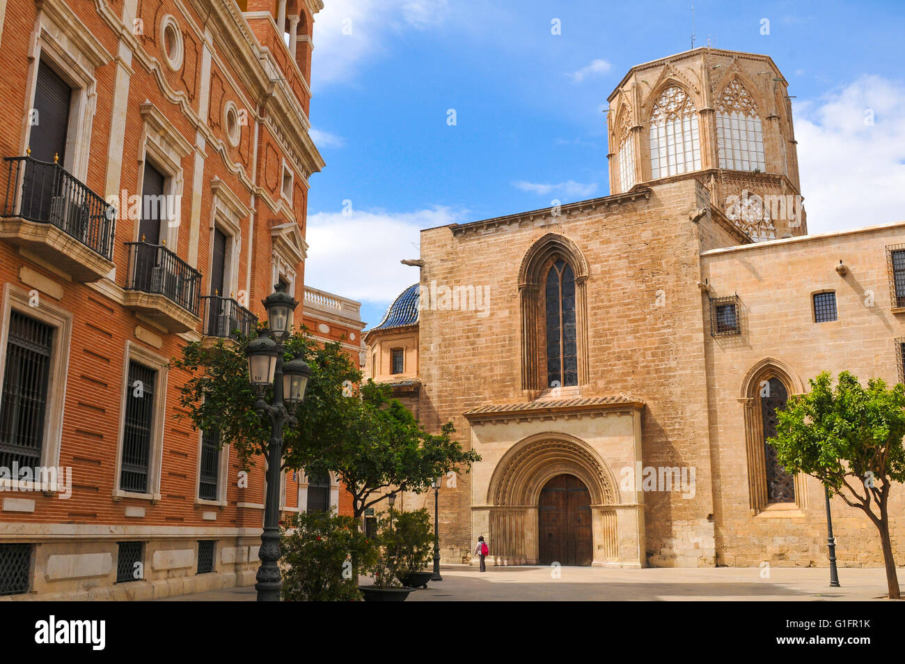 Valencia, Espagne - 30 mars 2016 : Vue de la cathédrale Saint Mary donnant sur la place principale de Valence Banque D'Images