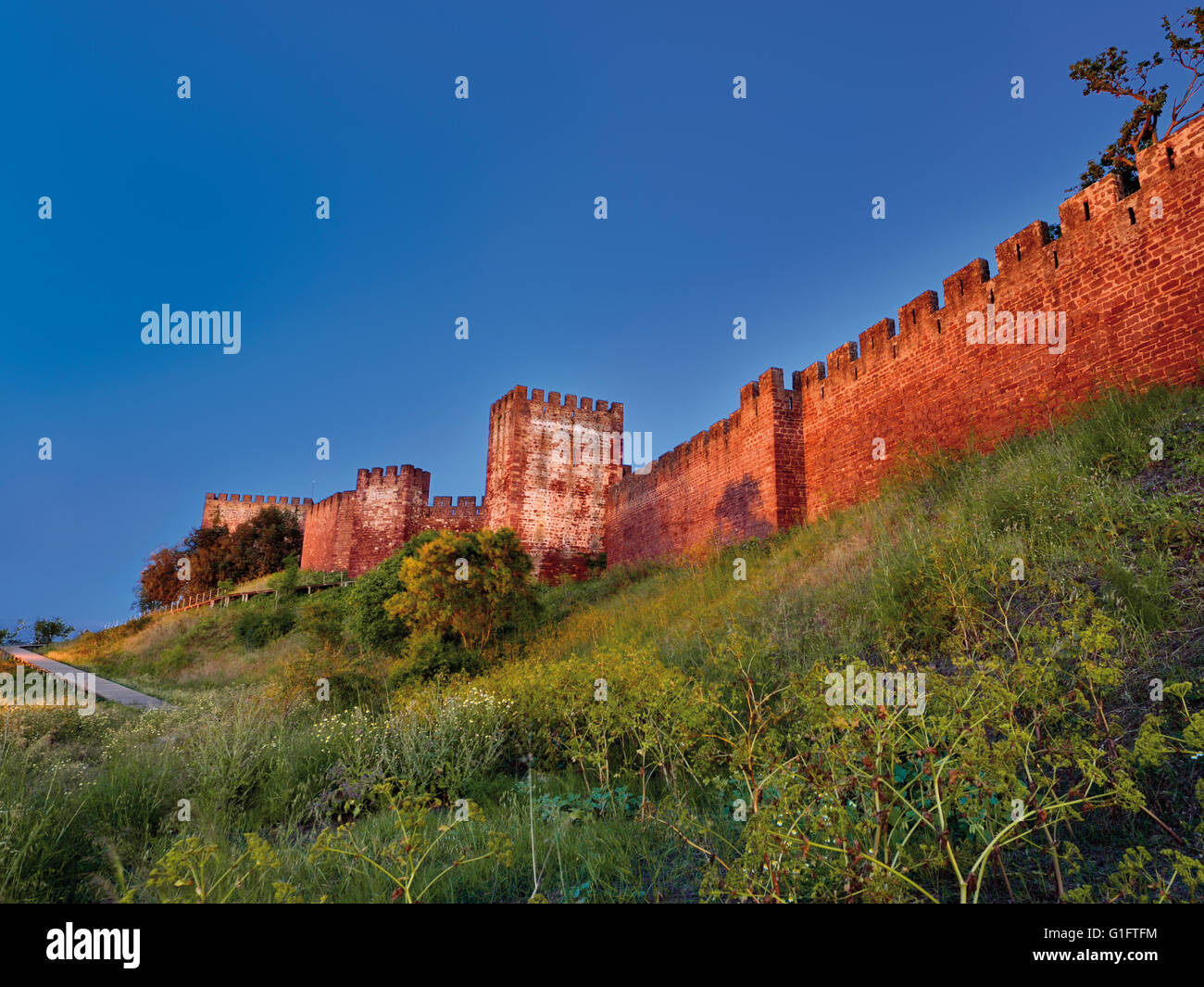 Le Portugal, l'Algarve : Vue de château de Silves mauresque Banque D'Images