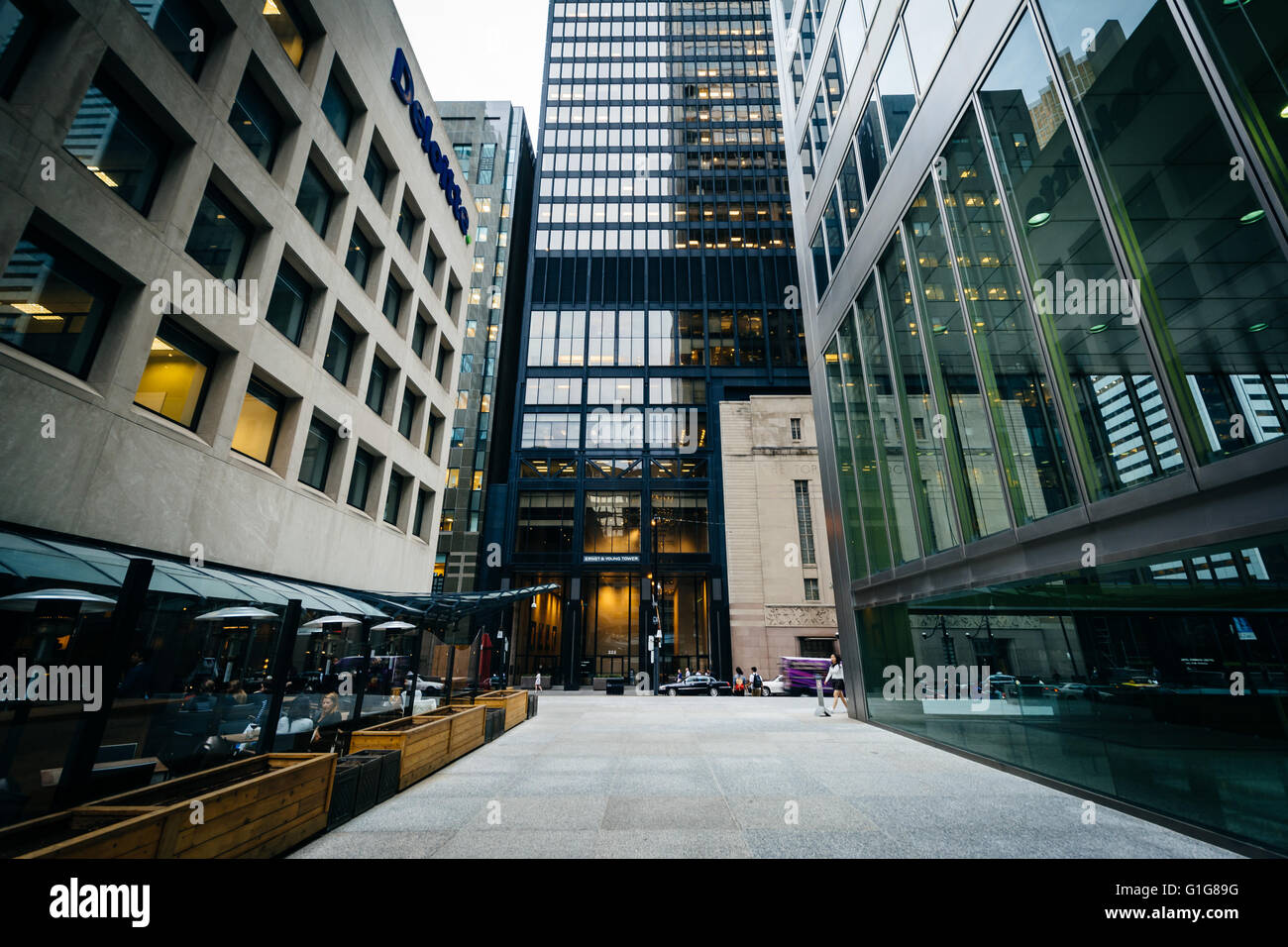Les gratte-ciel modernes dans le quartier financier du centre-ville de Toronto, Ontario. Banque D'Images