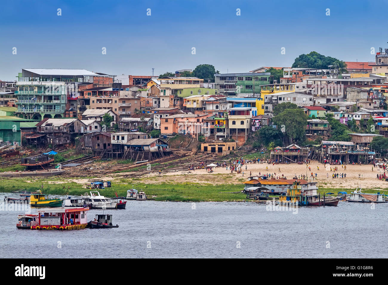 Les maisons sur pilotis de la rivière Manaus Brésil Banque D'Images