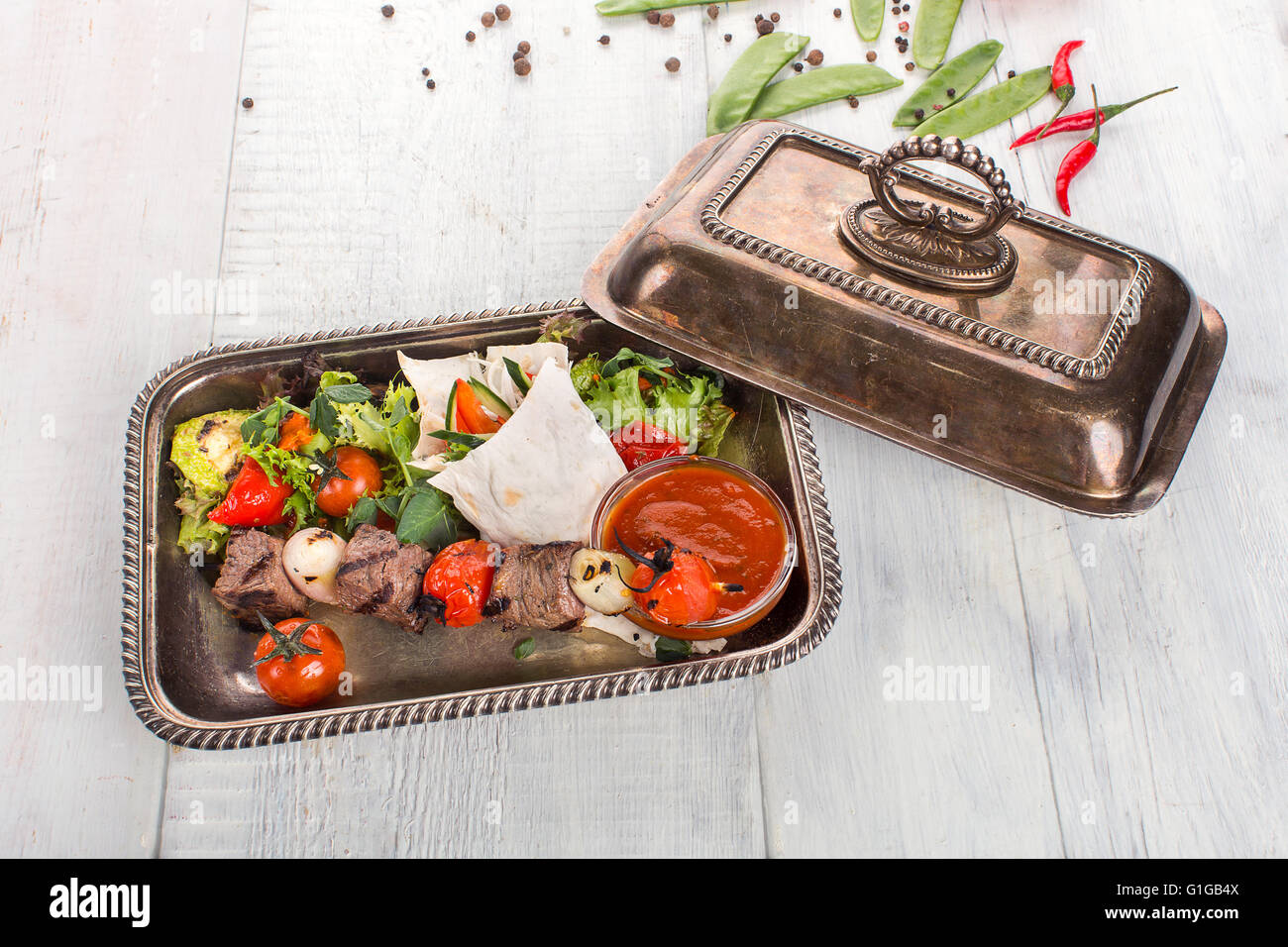 Viande et légumes grillés Banque D'Images