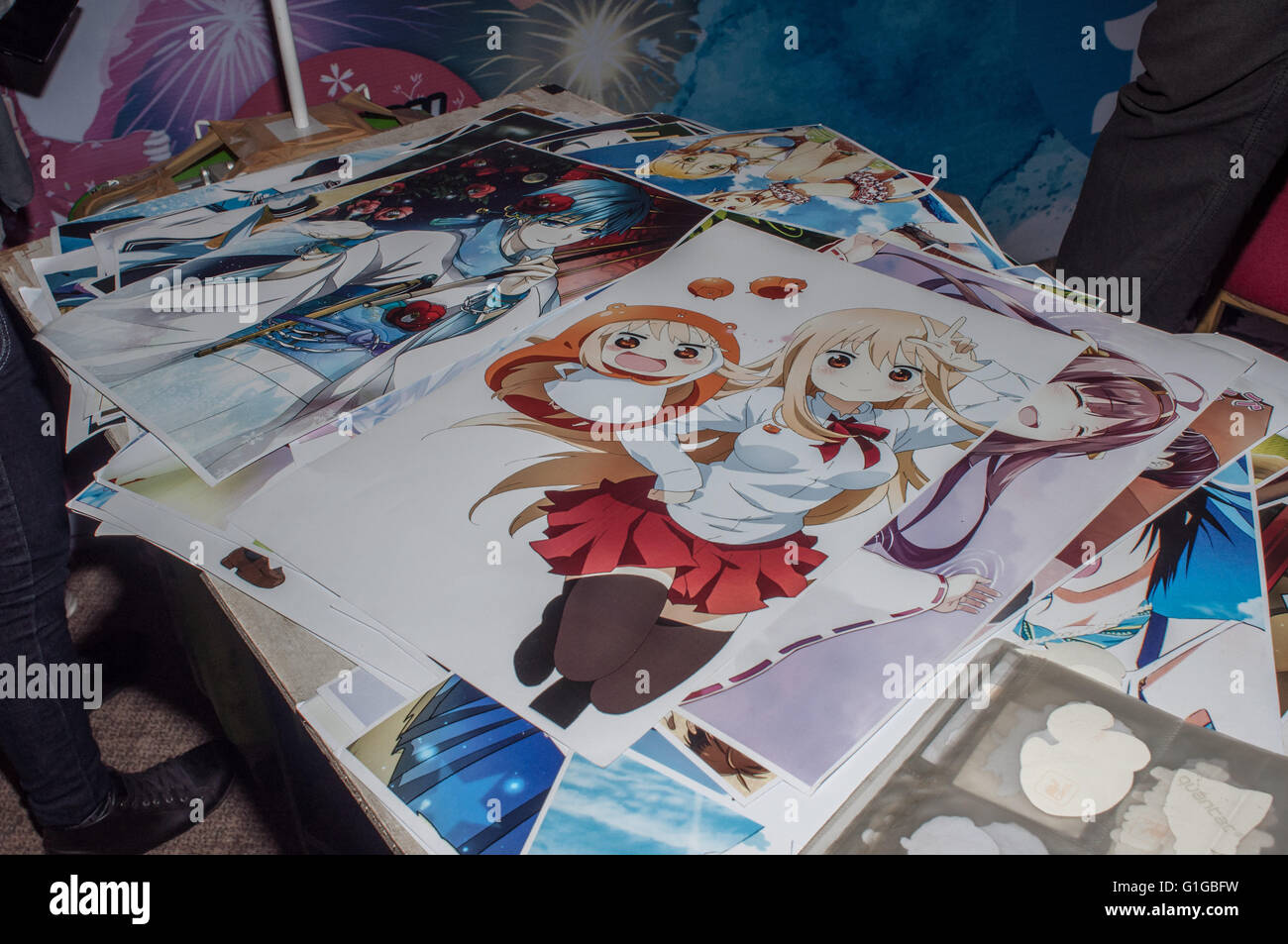 Affiche de personnages de dessins animés japonais vendus sur le Japon Pop Fest à Makassar le 7 avril 2016. Le festival devenu un rassemblement pour t Banque D'Images