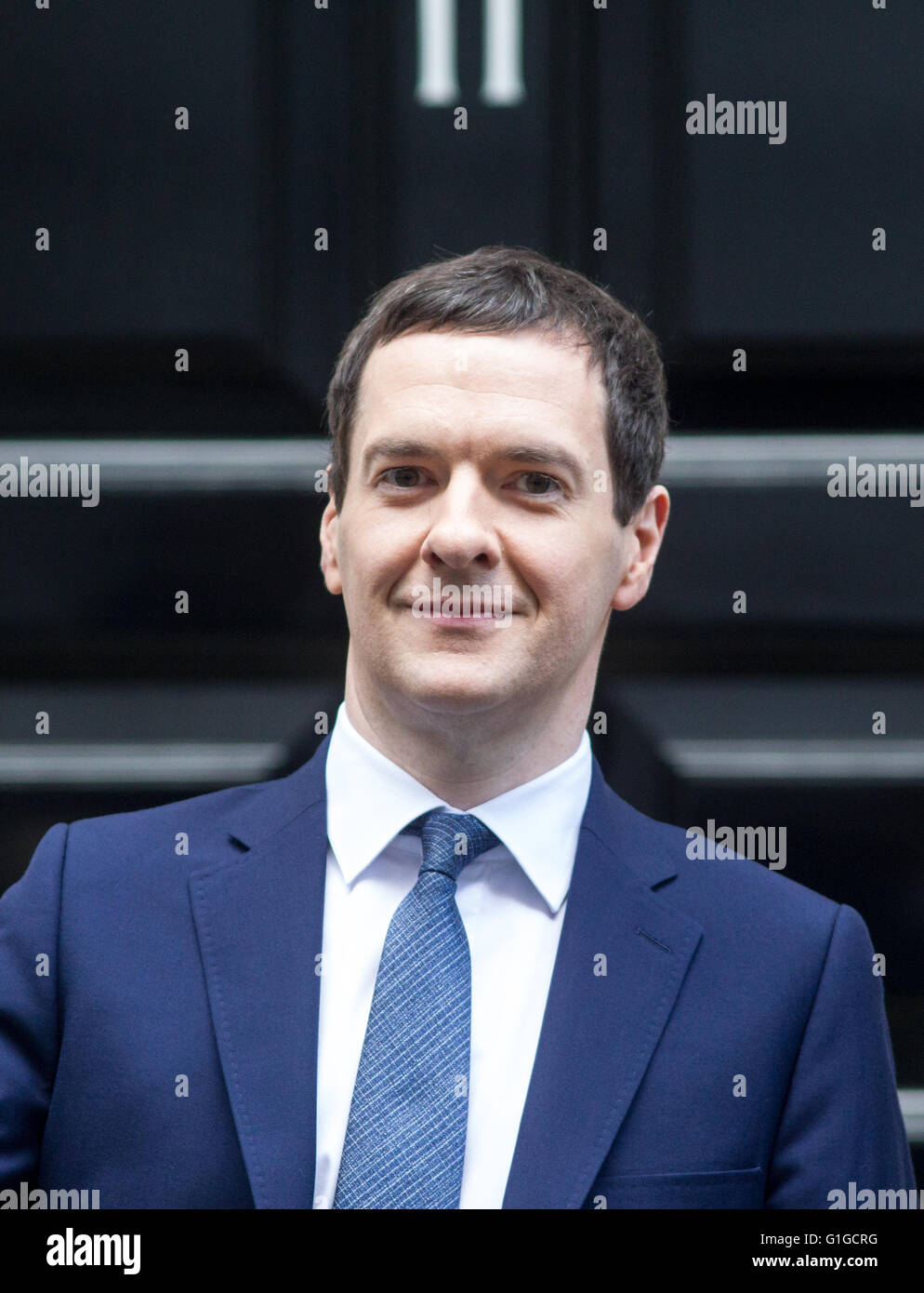 Chancellor, George Osbourne sur l'étape numéro externe 11 Downing Street Banque D'Images