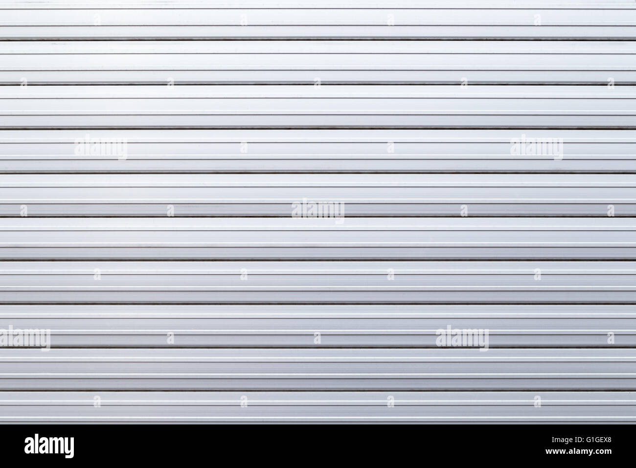 Rouleau de sécurité porte de garage ou porte arrière-plan - feuille de métal ondulé. Banque D'Images