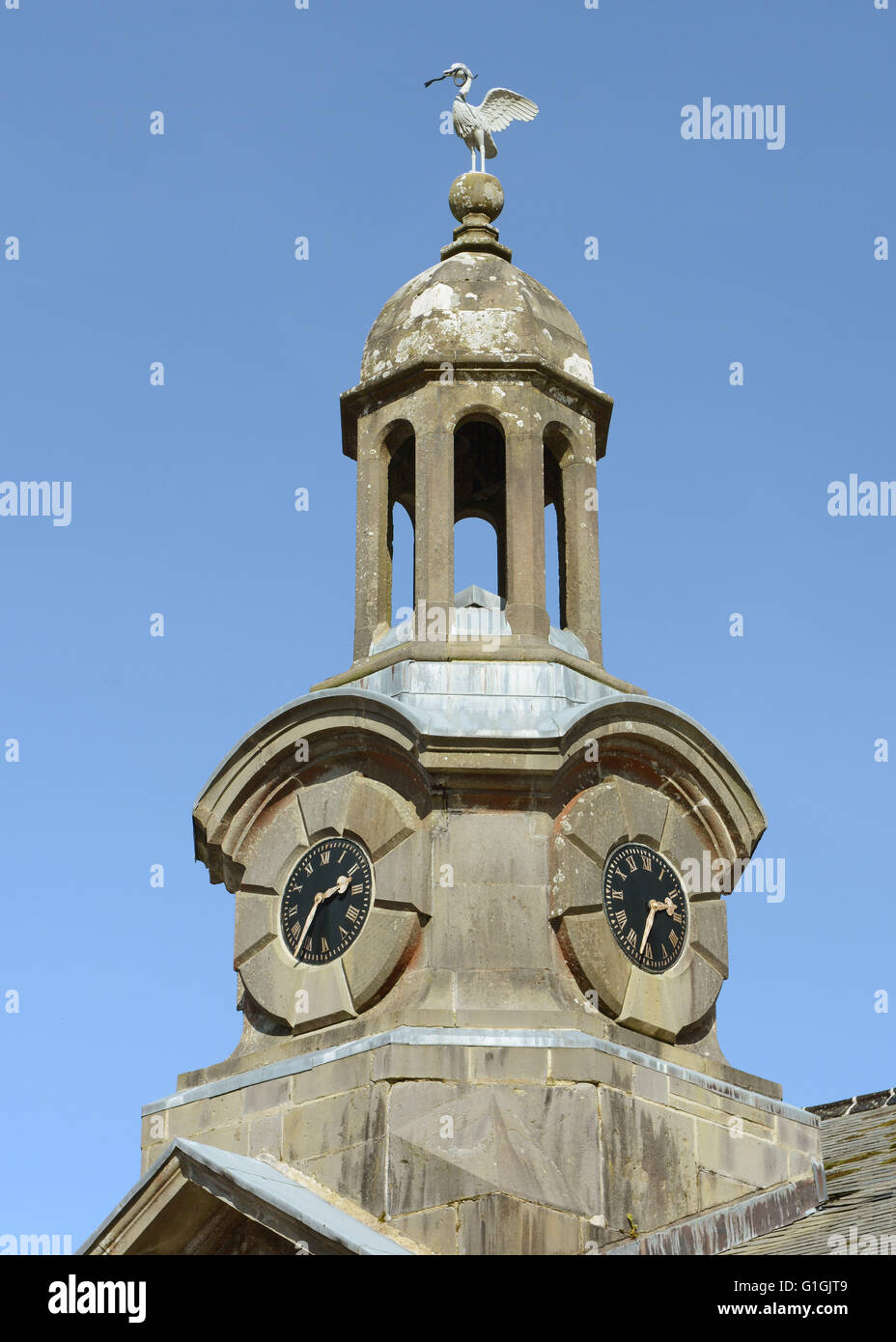 Tour de l'horloge sur les anciennes écuries à Arlington Court North Devon Accueil famille Chichester National Trust House and Gardens Banque D'Images