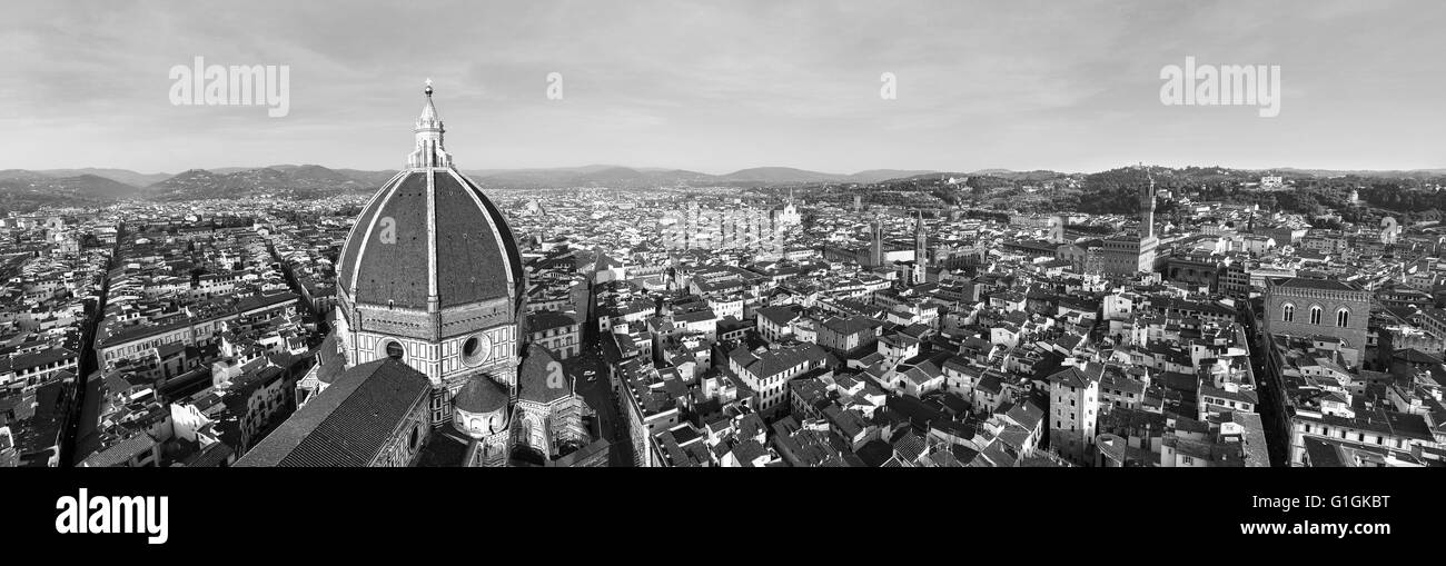Un contraste élevé Panorama noir et blanc de la ville de Florence, l'Italie et sa cathédrale Banque D'Images
