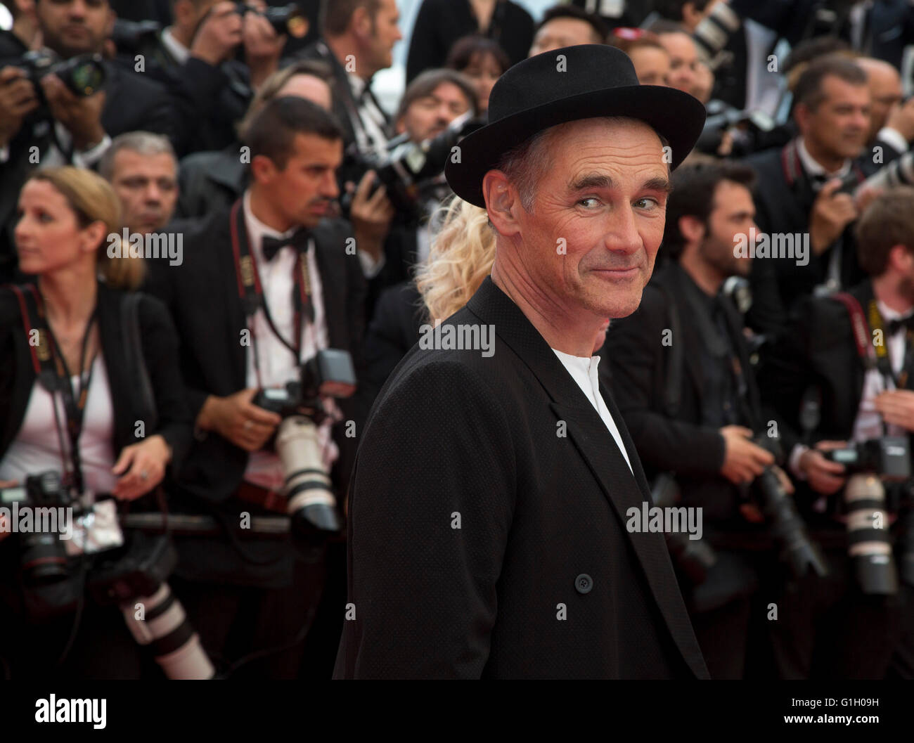 L'acteur Mark Rylance assiste à la première de 'La BFG' lors de la 69 e Assemblée annuelle du Festival du Film de Cannes au Palais des Festivals de Cannes, France, le 14 mai 2016. Photo : Hubert Boesl Banque D'Images