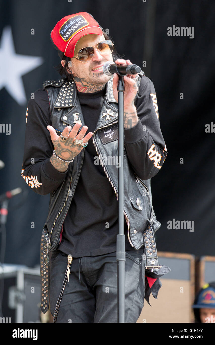 Somerset, Wisconsin, USA. 14 mai, 2016. Le rappeur YELAWOLF effectue live au Somerset Amphitheater pendant l'invasion du Nord Music Festival à Somerset, dans le Wisconsin © Daniel DeSlover/ZUMA/Alamy Fil Live News Banque D'Images