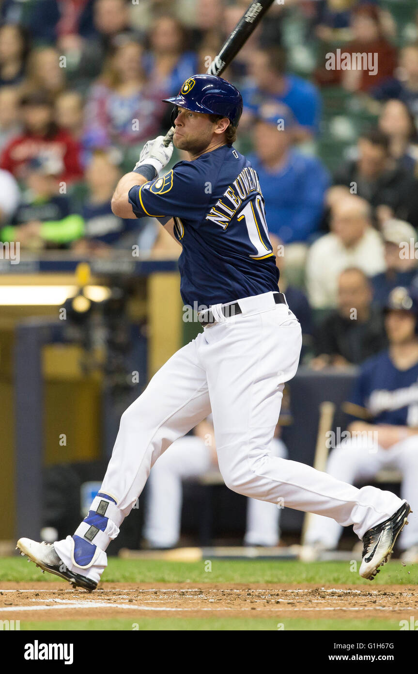 Milwaukee, WI, USA. 14 mai, 2016. Centre des Milwaukee Brewers fielder Kirk Nieuwenhuis # 10 en action au cours de la partie de baseball de ligue majeure entre les Milwaukee Brewers et San Diego Padres au Miller Park de Milwaukee, WI. John Fisher/CSM/Alamy Live News Banque D'Images