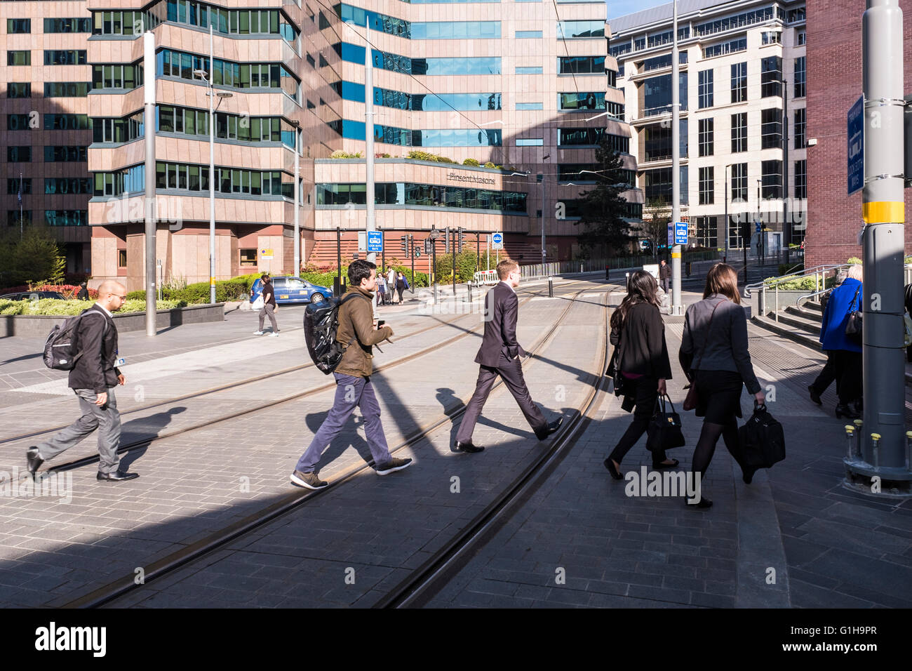 Les travailleurs quittant le travail, Snow Hill, Birmingham, West Midlands, England, Royaume-Uni Banque D'Images