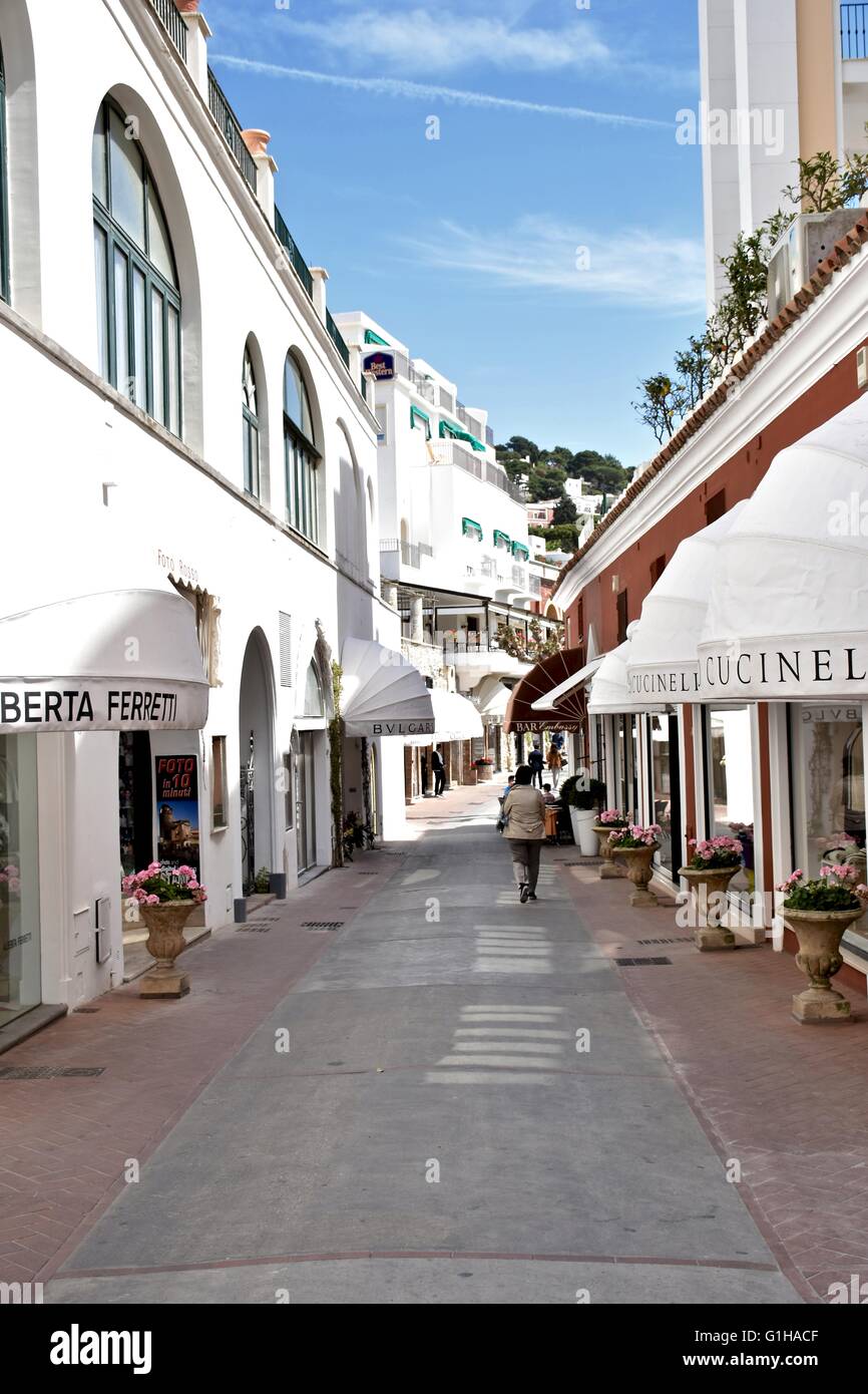 Les touristes à explorer les rues d'Anacapri sur l'île de Capri Banque D'Images