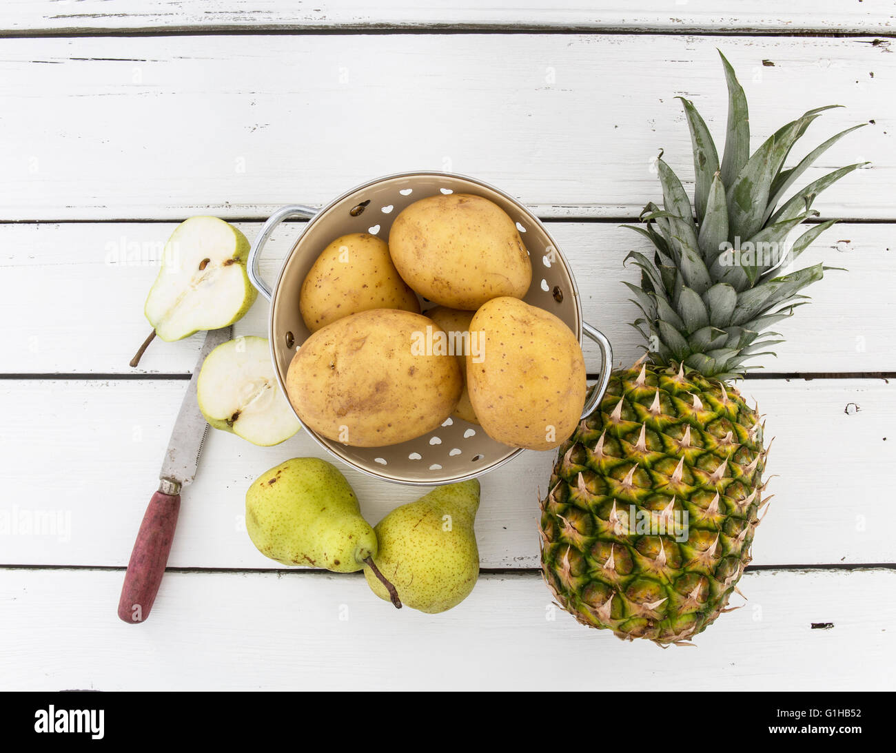 Toit de Still Life with Fruits et légumes sur fond de bois Banque D'Images