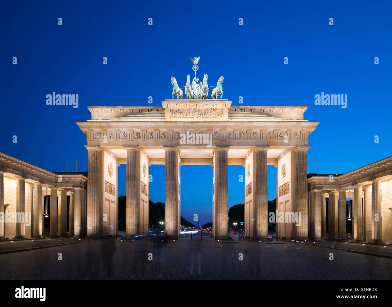 La porte de Brandebourg dans la soirée à Berlin Allemagne Banque D'Images