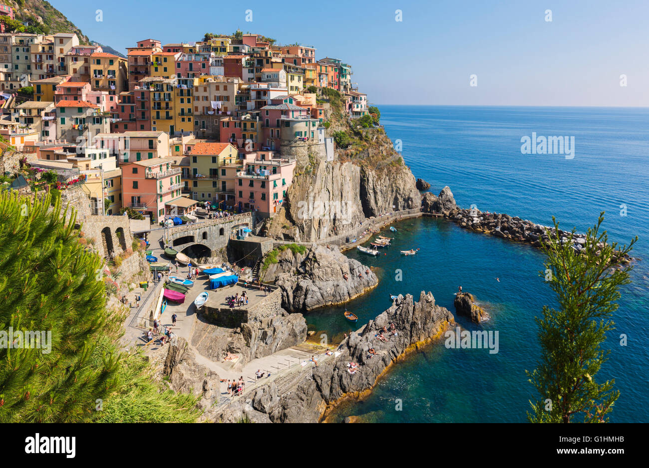 Manarola, La Spezia, Ligurie, Italie. Manarola est un des cinq villages des Cinque Terre, ou des Cinq Terres. Vue d'ensemble. Banque D'Images