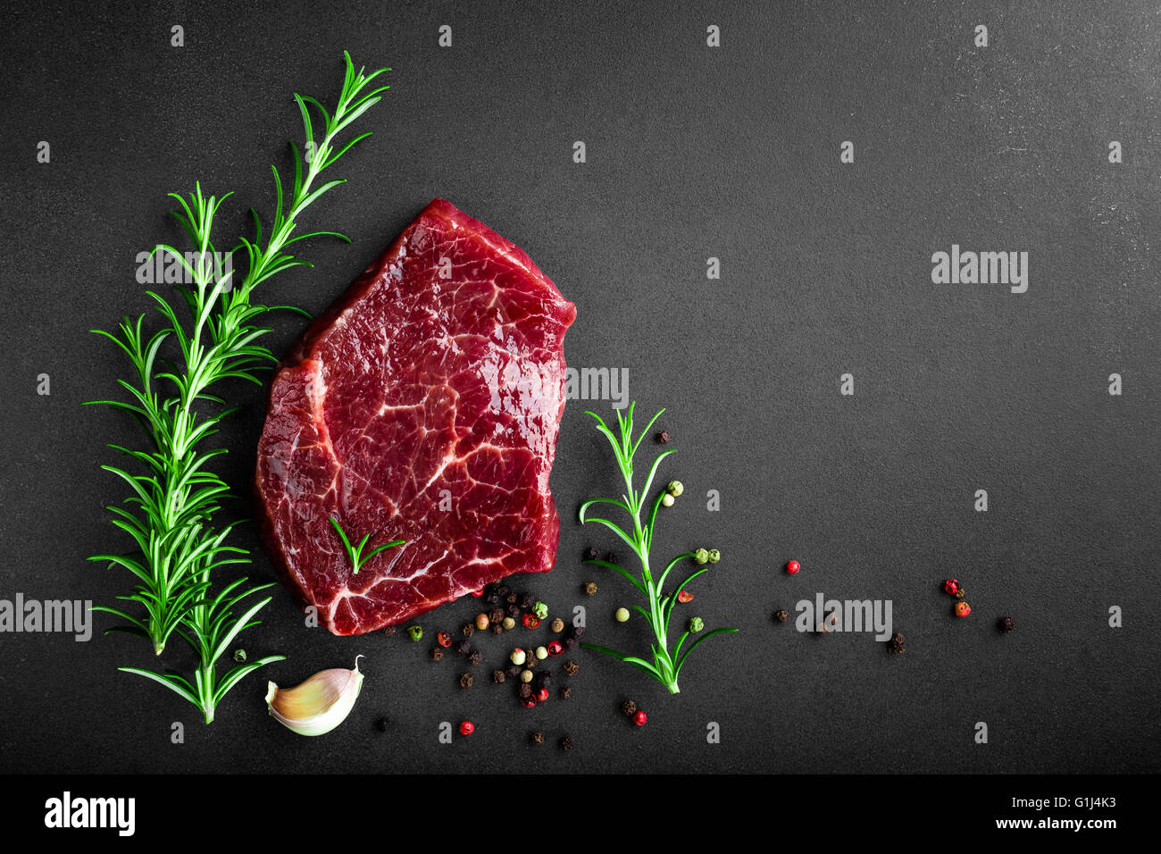 steak de bœuf cru Banque D'Images