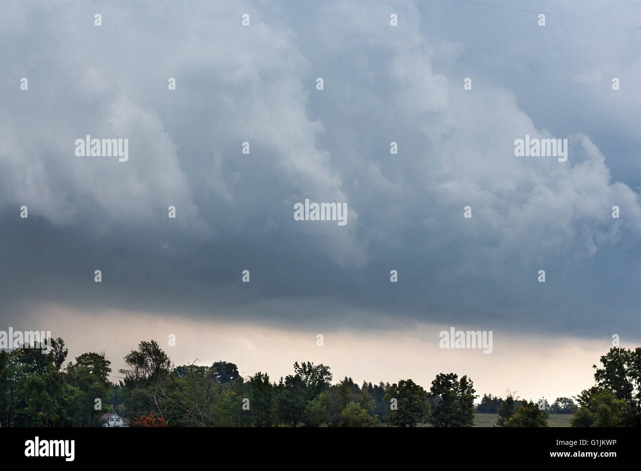 Thinderstorm nuages sur une ferme à Lindsay, Ontario, Canada Banque D'Images