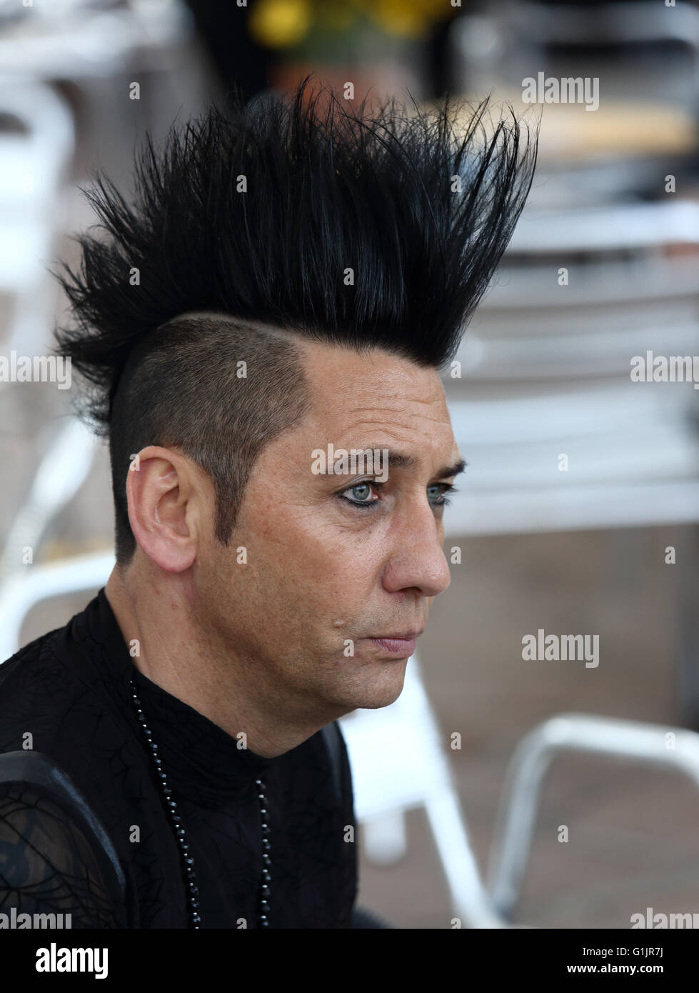 Festival Goth (Gotik-Wave-Treffen) Leipzig, Allemagne, 13 - 15 mai 2016. Profil de l'homme avec de grands coiffure mohican. Banque D'Images