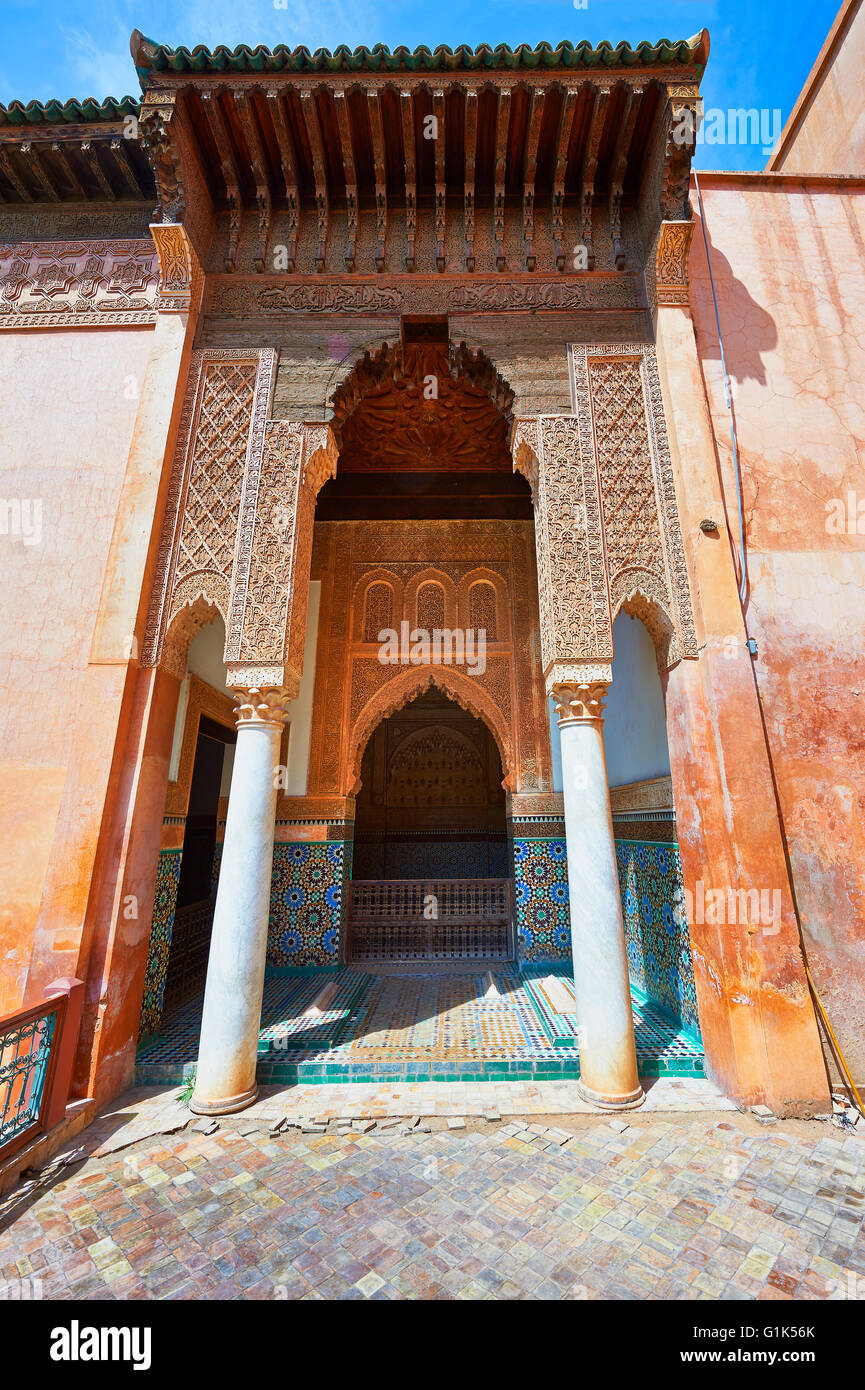 L'arabesque mocarabe en plâtre, 16e siècle Tombes Saadiennes mausolée, Marrakech, Maroc ( Marrakech ) Banque D'Images