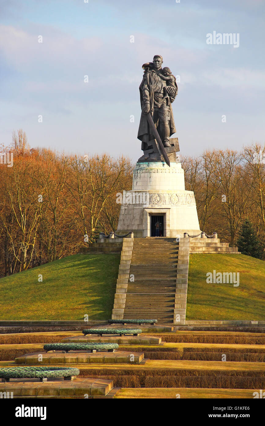 Monument commémoratif de guerre soviétique en parc de Treptow, Berlin, Allemagne Banque D'Images