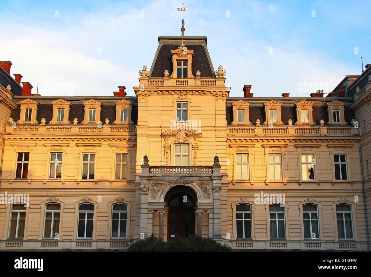Palais Potocki (en ce moment la galerie d'Art) au coucher du soleil à Lviv, Ukraine Banque D'Images