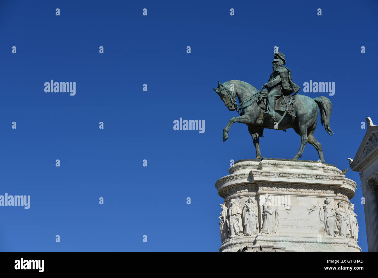 Statue équestre en bronze du roi d'Italie à partir de l'autel monumental Vittoriano à Rome, créé par le sculpteur Chiaradia en 1910. Banque D'Images