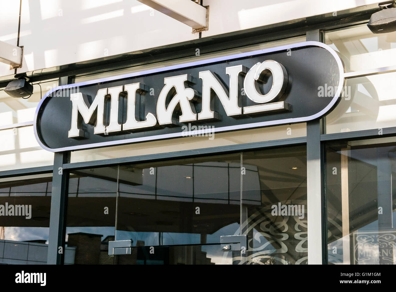 Milano pizzeria, la République de l'Irlande marque pour Pizza Express. Banque D'Images Milano pizzeria, la République de l'Irlande marque pour Pizza Express. Banque D'Images