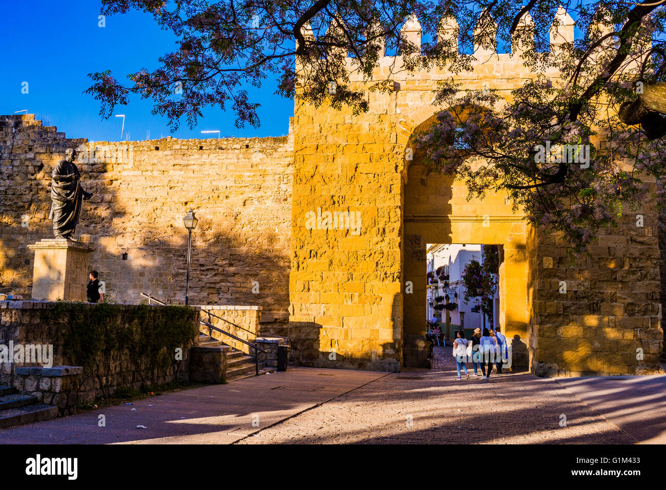 Almodóvar porte a l'origine arabe, reconstruite au xive siècle. Cordoue, Andalousie, Espagne, Europe Banque D'Images