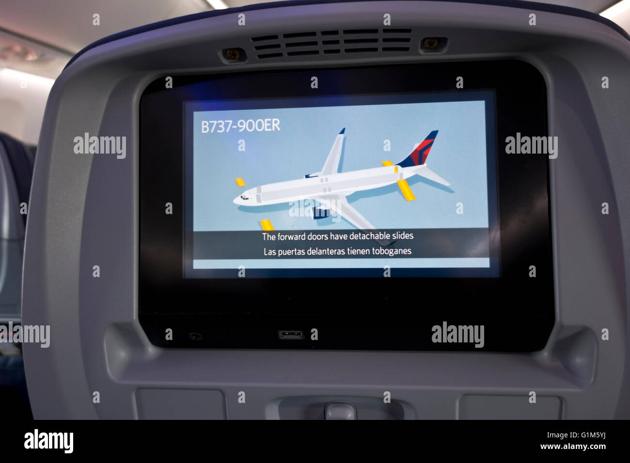 La sécurité des avions de Delta Airlines vidéo montrant sur le siège arrière d'un avion Boeing 737. Montrant avant le décollage. Banque D'Images