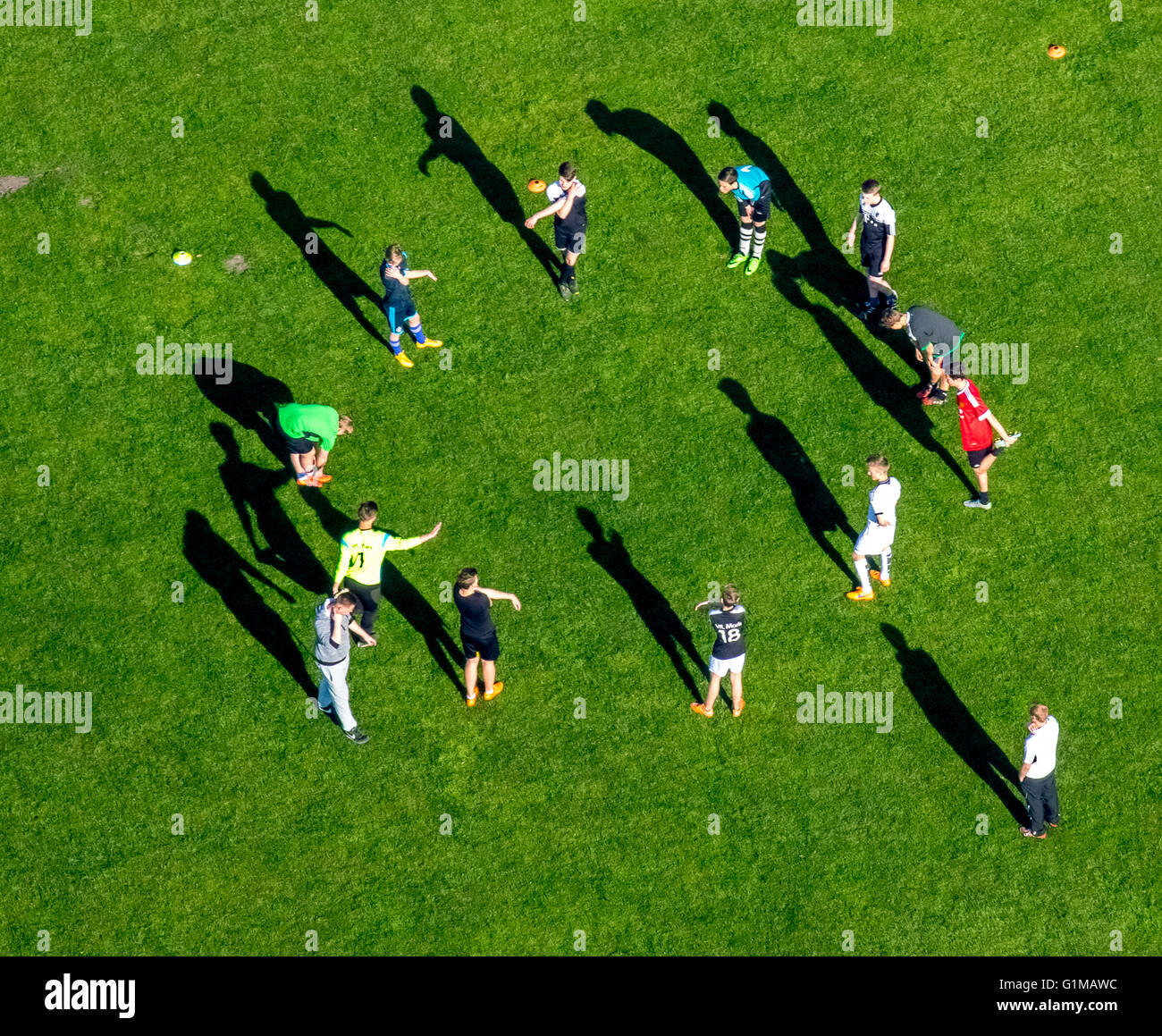 Vue aérienne, la formation des jeunes au soccer, terrain de sport Werries contre Freiherr-vom-Stein-Gymnasium, la formation des jeunes au soccer, Hamm, Banque D'Images