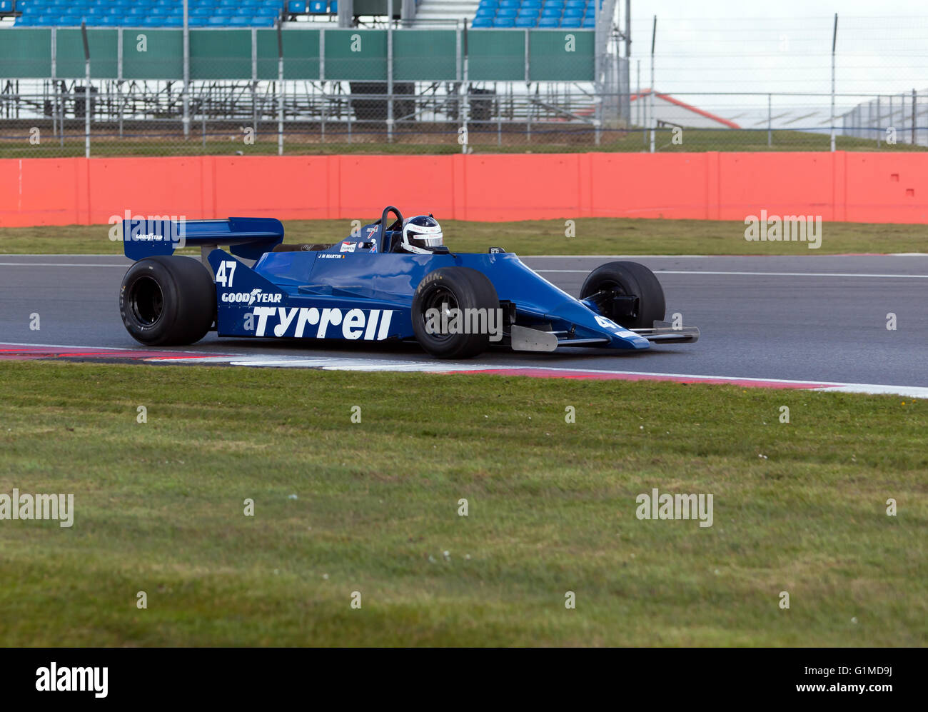 La conduite d'un Cantillon Mike 1980, Tyrrell 010 formule 1 historiques, au cours de la Silverstone Classic Media Test Day 2016. Banque D'Images