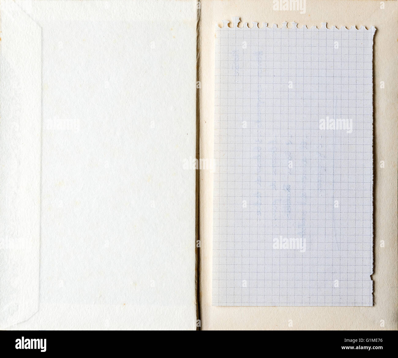 Livre Ouvert A La Premiere Page Montrant Vierge Utilise Du Papier A L Interieur Photo Stock Alamy